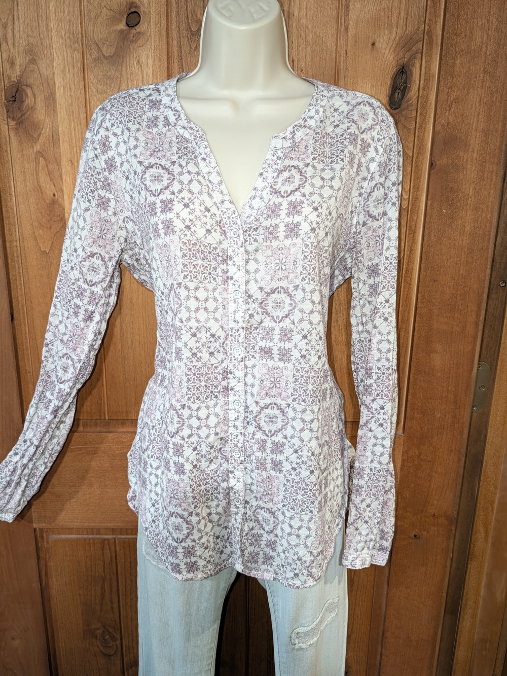 Medallion Print Button-Front Long Sleeve Shirt in Light Mauve and White